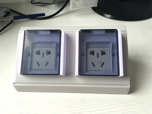 實(shí)驗(yàn)臺(tái)插座 實(shí)驗(yàn)室島式插座五孔